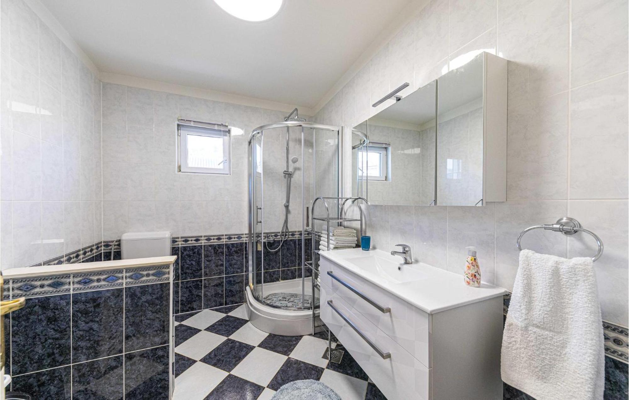 Lovely Apartment In Kastel Kambelovac With Wifi Kaštela Exterior foto