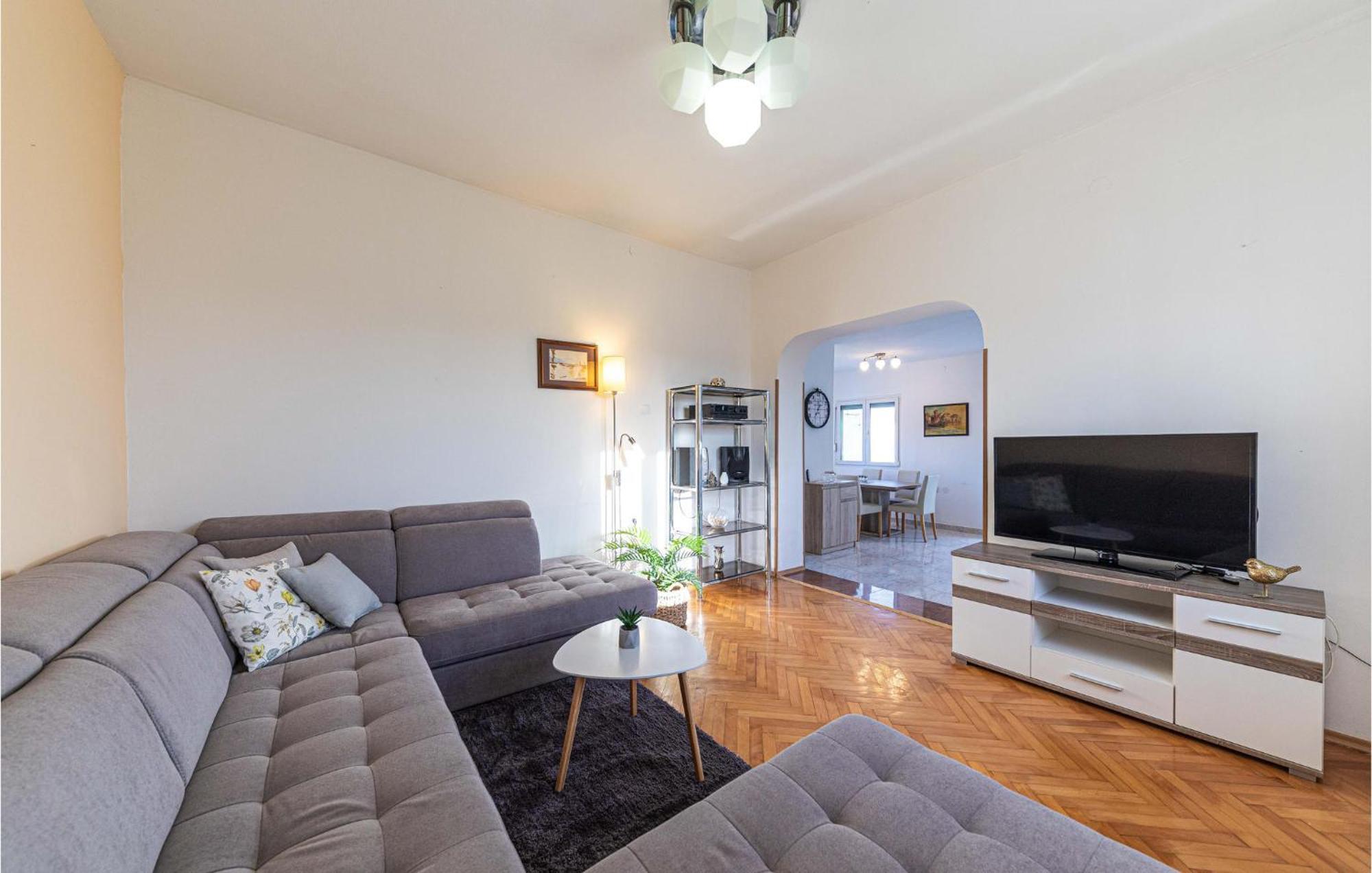 Lovely Apartment In Kastel Kambelovac With Wifi Kaštela Exterior foto